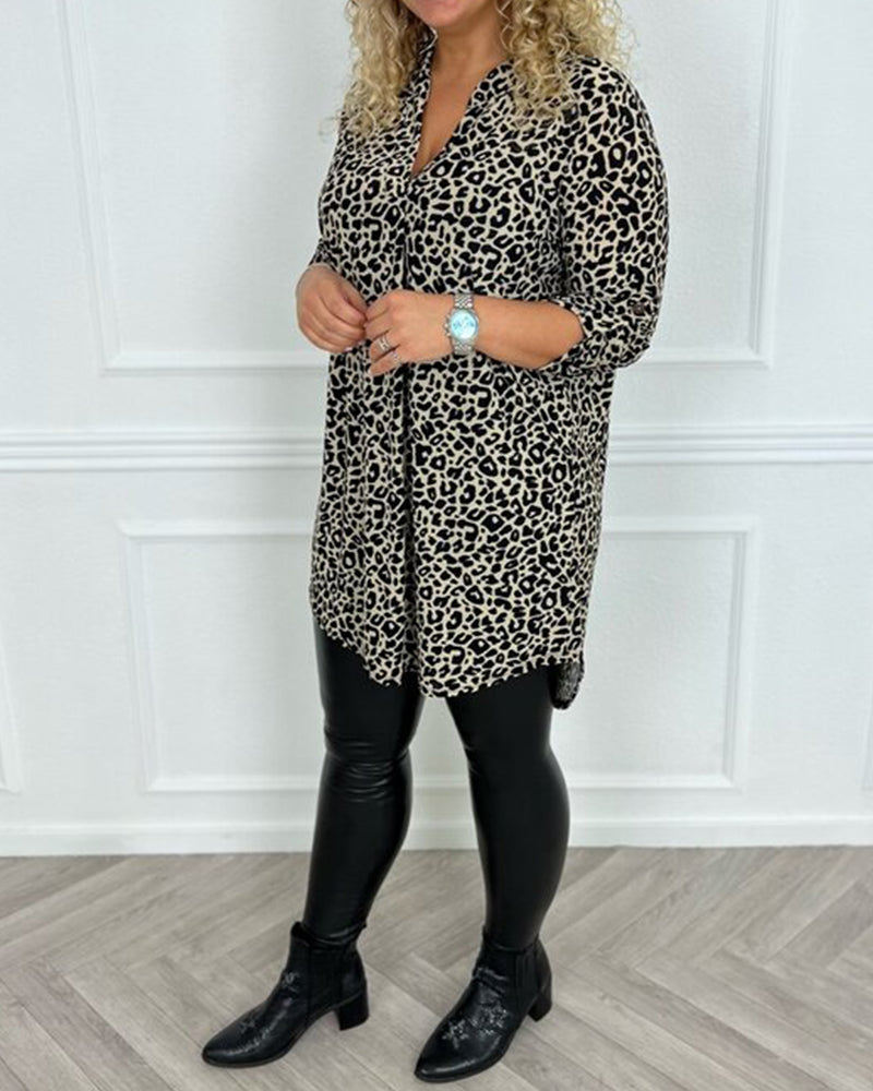 Leopardprint bluse med V-udskæring