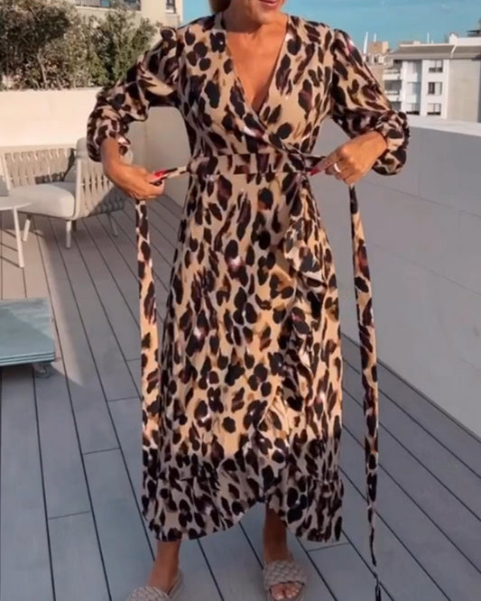 V-hals kjole med leopardprint