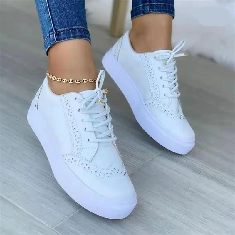 Dame Platform Sneakers med Dekorativ Perforering