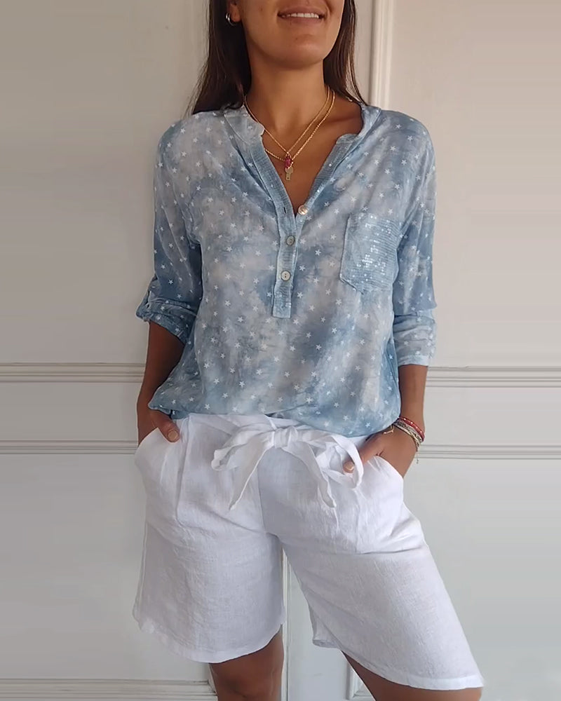 V-halset bluse med stjerneprint og knapper